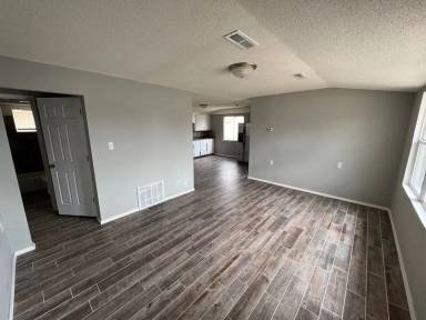 Main picture of 2804 W North Front St