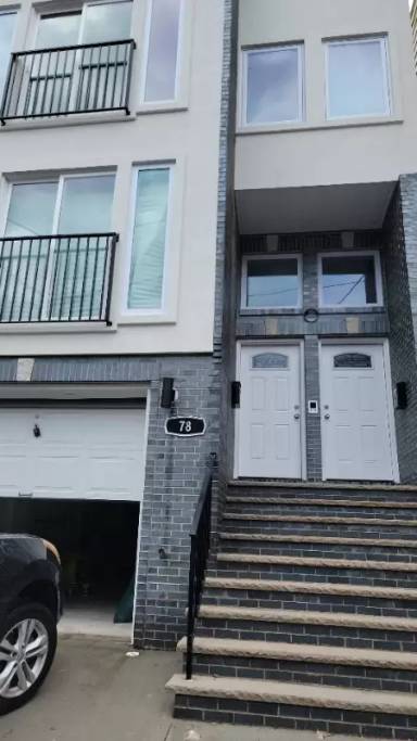Main picture of 78 Tillinghast St