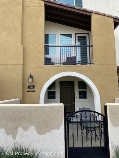 Main picture of 947 E Drapery Ln