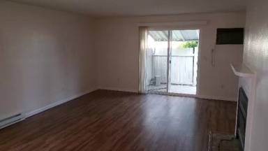 Main picture of 6119 N Addison St