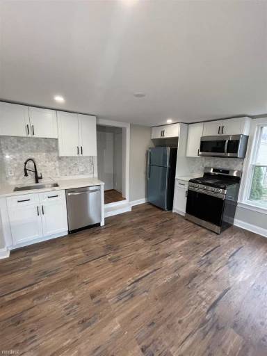 Main picture of 10 Lynn St