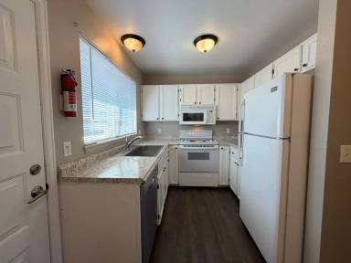 Main picture of 862 Summer Dr