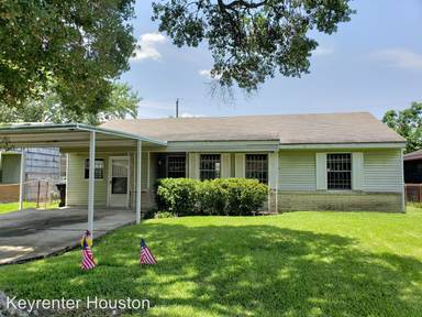 Main picture of 8723 Wiggins St