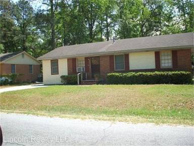 Main picture of 817 Woodlawn Dr