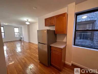 Main picture of 347 E 65th St