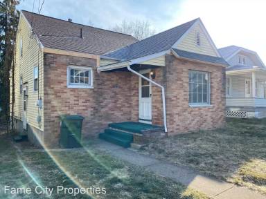 Main picture of 1636 Saint Elmo Ave NE