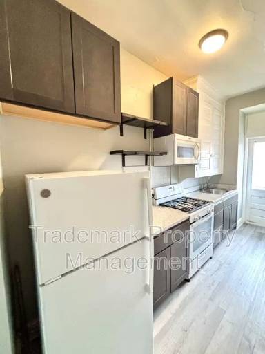 Main picture of 446 N Duke St