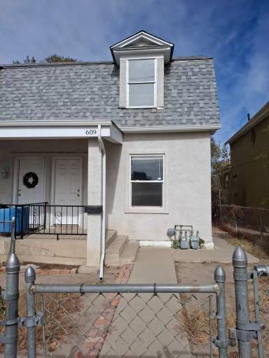Main picture of 609 W 8th St