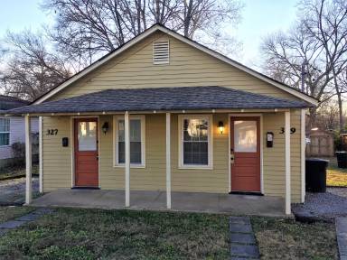 Main picture of 405 Granbury St