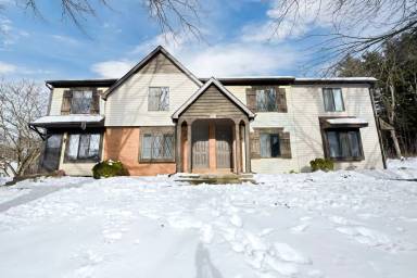 Main picture of 1391 Whispering Way