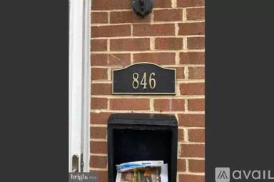 Main picture of 846 N Eden St