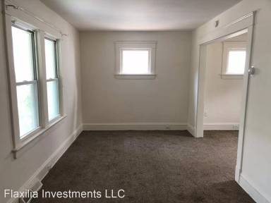 Main picture of 3045 W 114th St