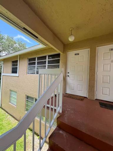 Main picture of 824 Twin Lakes Dr