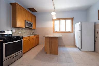 Main picture of 5140 W Montrose Ave