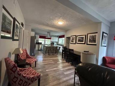 Main picture of 49 Lakeside Ave