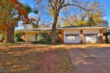 Main picture of 874 Westwood Dr