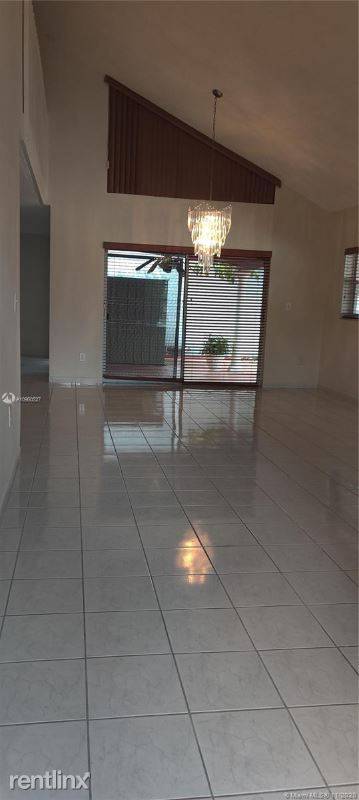 Main picture of 698 NW 124th Ct