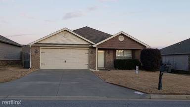 Main picture of 210 Regency Dr