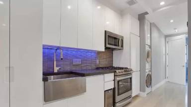 Main picture of 111 E 119th St