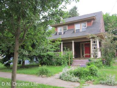 Main picture of 226 Roosevelt Ave