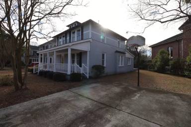 Main picture of 4910 Colonial Dr
