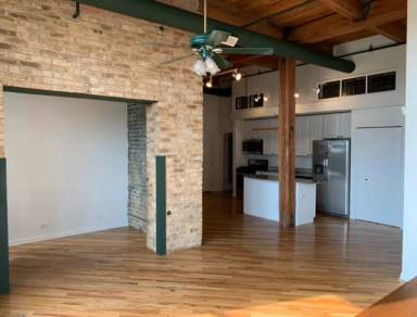 Main picture of 2222 W Diversey Ave