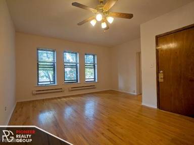 Main picture of 815-23 W Cornelia Ave