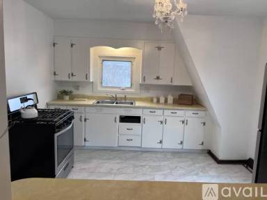 Main picture of 300 E 4th St