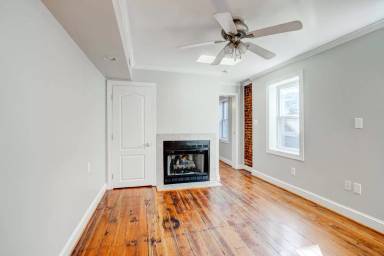 Main picture of 2030 E Pratt St