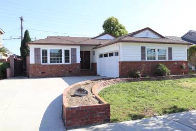 Main picture of 4010 W 176th St