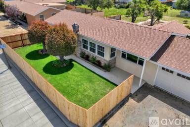 Main picture of 625 Santa Fe Dr