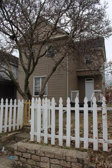 Main picture of 598 Gilbert St