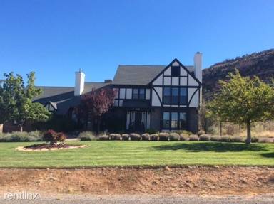 Main picture of 218 E Fallen Rock Rd