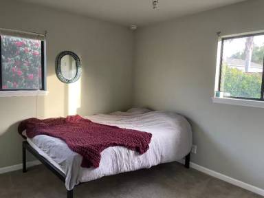 Main picture of 25 Bronson St