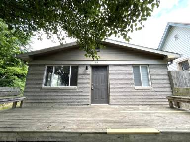Main picture of 1019 S Randolph St