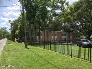 Main picture of 3325 Mayflower St
