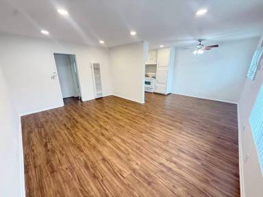 Main picture of 919 E Acacia Ave