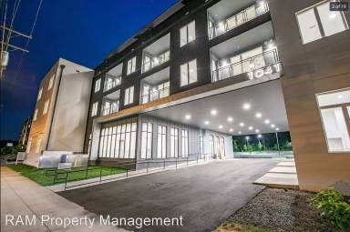 Main picture of 1041 E Trinity Ln Apartments