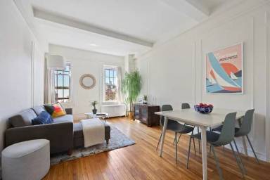 Main picture of 155 Henry St