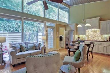 Main picture of 2423 Kavanaugh Blvd