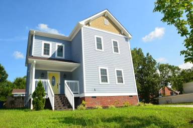 Main picture of 1305 S Roxboro St