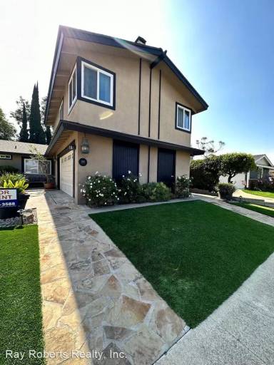 Main picture of 156 College Park Dr