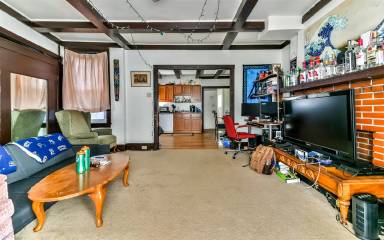Main picture of 237 Semple St