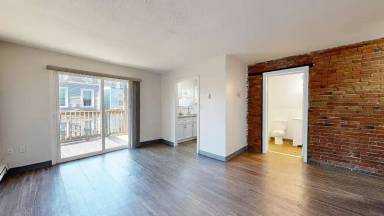 Main picture of 298 Meridian St