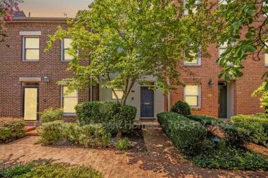 Main picture of 1178 N Pitt St