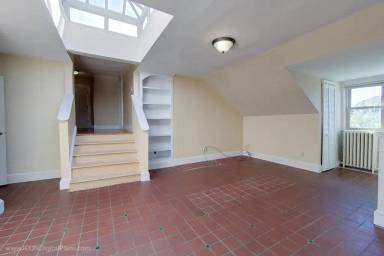 Main picture of 207 Broadway