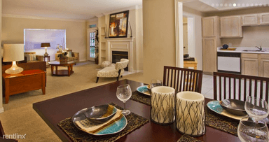 Main picture of 2815 Kings Crossing Dr