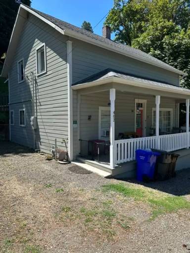 Main picture of 402 3rd Ave