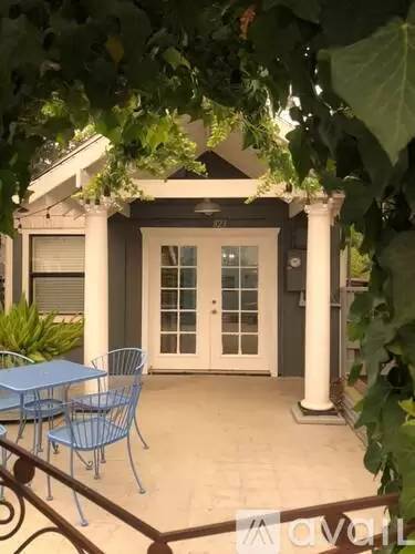 Main picture of 823 Prince Ave