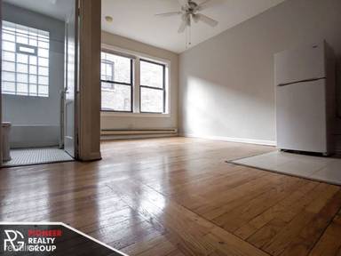 Main picture of 1050 W George St
